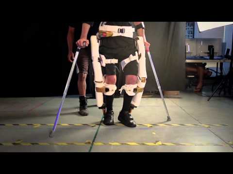 Egzoszkielet to wynalazek mający pomóc niepełnosprawnym osobom w poruszaniu się.