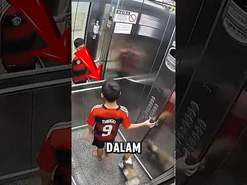 ‎Anak ini menyadari sesuatu yang mengerikan di <strong>dalam</strong> lift⁉️😱#viralshorts