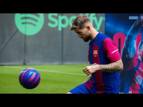 IÑIGO'S MARTINEZ FIRST TOUCHES AS A BARÇA PLAYER IN HIS OFFICIAL PRESENTATION ⚽💙❤️