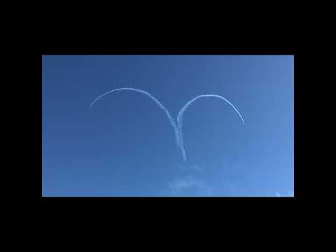 Team Raven doing the heart in the air #planes #subscribe #views #raven @OeirasAirShow