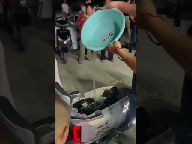 Xe điện về làng các cô vẫn chưa tin #csgt