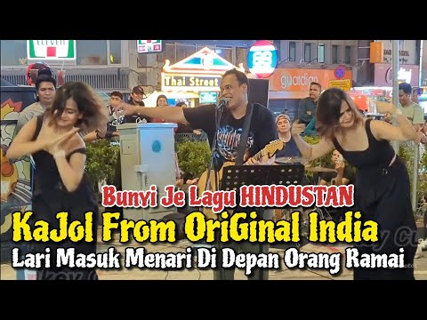 Pantang Bob Petik Gitar Lagu Hindi. Kajol From India Lari Laju Masuk Menari Depan Orang Ramai. 
