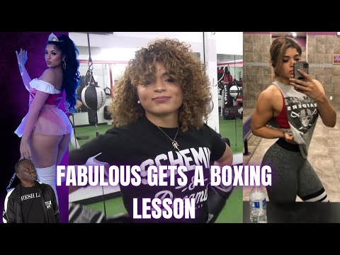 Boxing reporter gets 1st boxing lesson