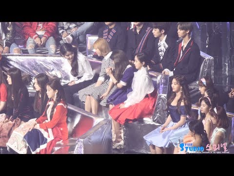 171202 아이유에게 인사하고 신난 트와이스 정연 나연 직캠 IU TWICE jeongyeon Nayeon fancam by Spinel