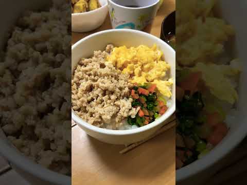 #味噌汁 #なめこ #三食丼 #そぼろ丼