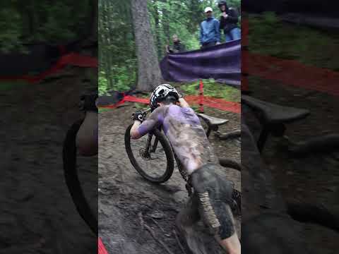 MUDDY BIKE BATTLE IN THE WOODS 🌳🌲