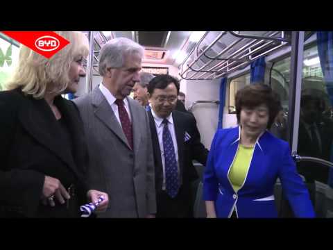 President of Uruguay welcomes BYD electric bus