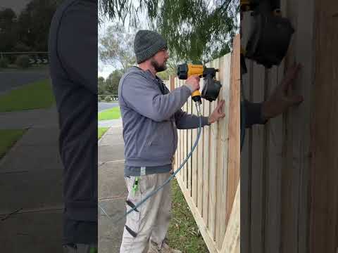 Nailing off a paling fence panel #fencebuild #fence #tradie #onthejob