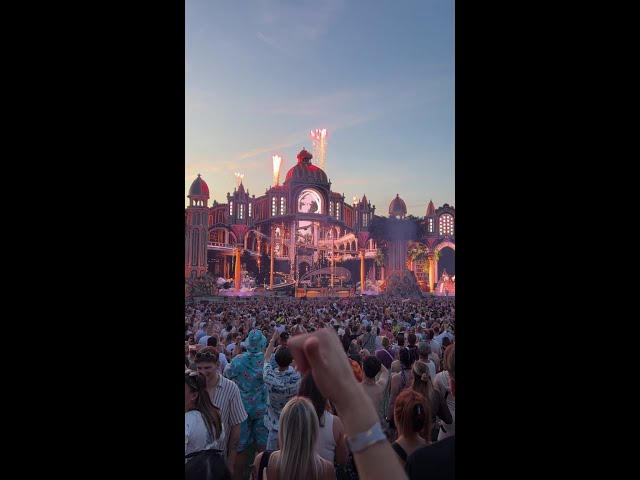 tomorrowland built a stage in 2 days ?! reliving the magic of wknd 1 with @RamonDaniel ✨