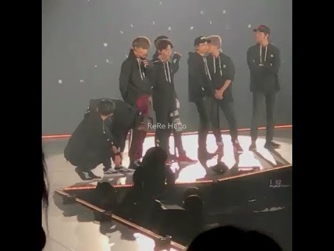 171222 Chanyeol Fixed Jongin's Hair and Hug Him (So Care) -- ElyXiOnFukuokaDay1