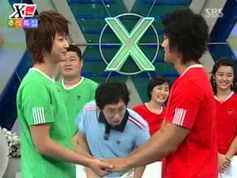 Shin Hyesung (Shinhwa) & Kim Jongkook doing Funny Game