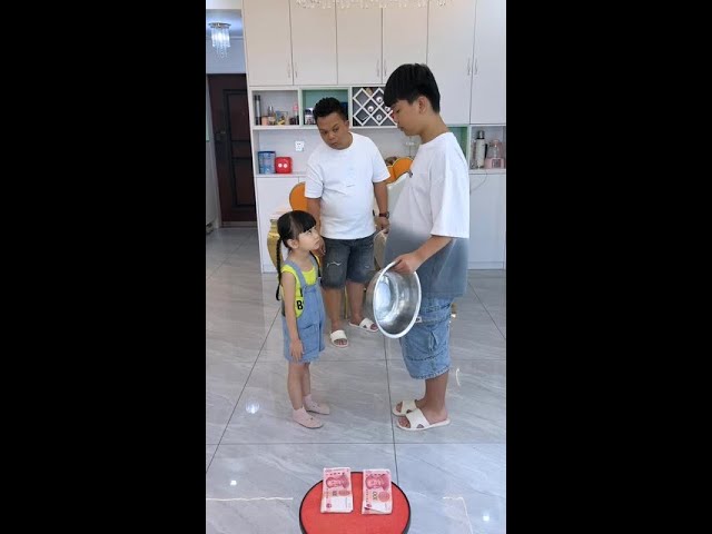 為什麼女兒就夾不到，我老是被夾到頭😭 #喜愛度激勵計劃 #快成長計劃 #潮流生活成長之星