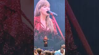 Here are the times Taylor Swift ended up eating a bug on stage! 😂🐜😅