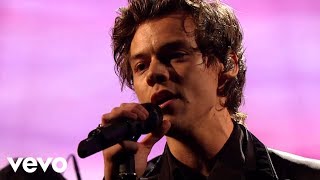 Harry    Styles Performs ‘Sign Of The Times’ Live on The Graham Norton Show