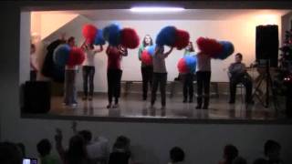 Choinka szkolna 2011/2012 - występ dziewcząt z kl. IV i V