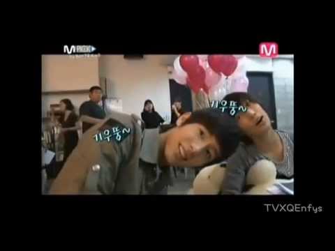 Boyfriend-Jo twins(Youngmin & Kwangmin)cute moment