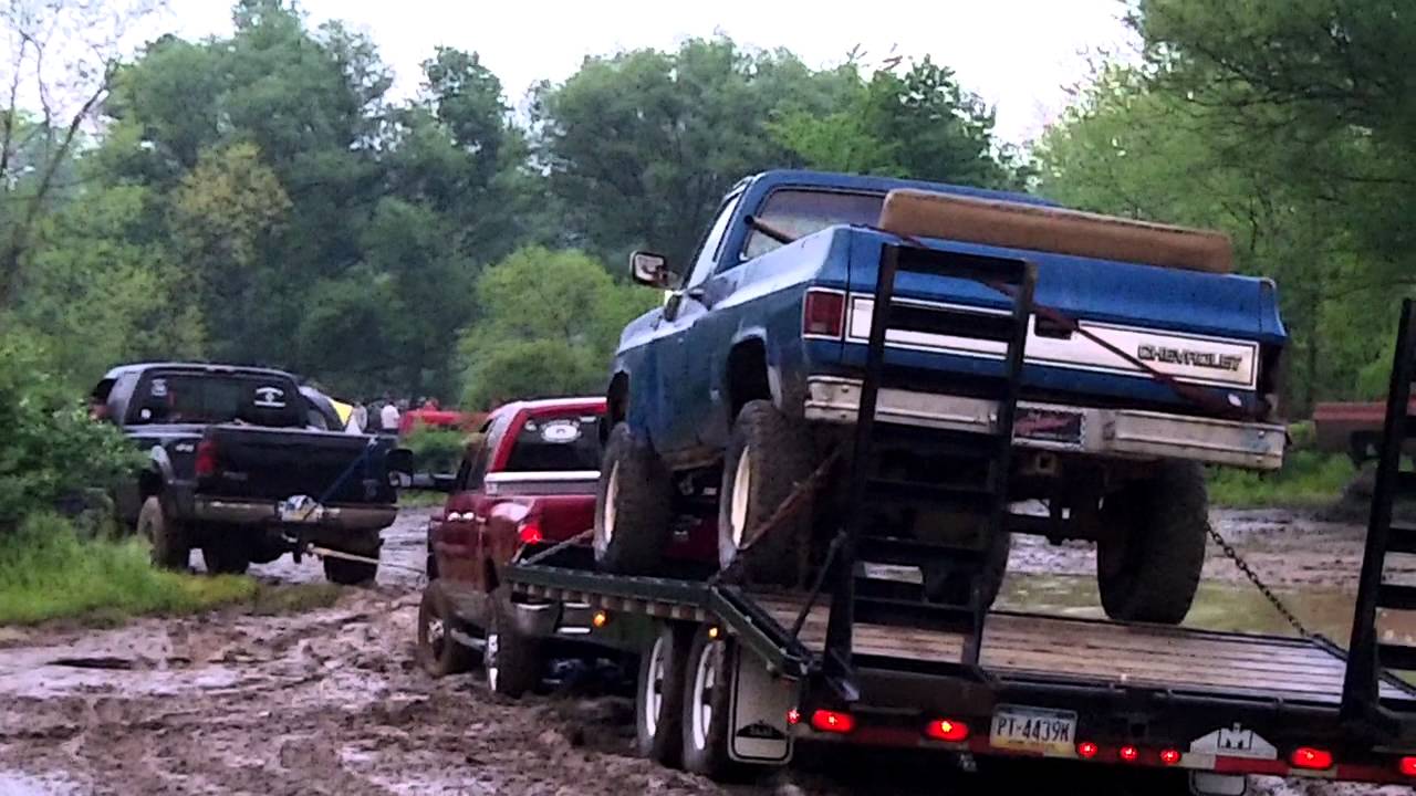 Chevy pulling ford out mud #3