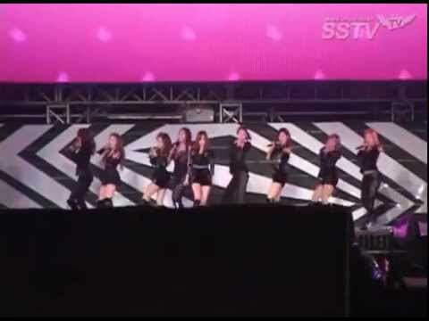 120818 SMTOWN IN SEOUL - SNSD GENIE 대한 민국 Put it back on!!