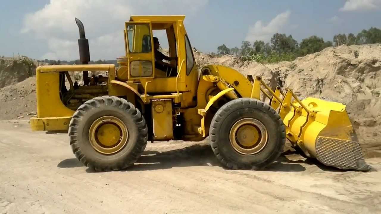 PAYLOADER / CARGADOR FRONTAL CATERPILLAR 966-C - YouTube