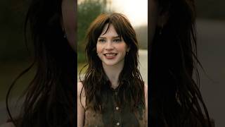 Sophie Thatcher as Iris is a per