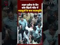 Vrindavan के Banke Bihari Mandir में Akshay Tritiya पर श्रद्धालुओं के संग Security Staff की बदसलूकी