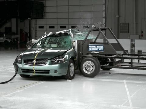 Test de accident video Nissan Altima 2002 - 2006