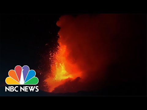 Еруптира вулканот Етна во Италија - исфрлал лава во висина од 100 метри