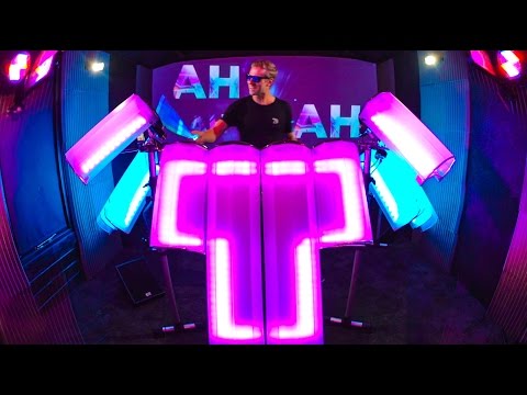 DRUMMER CREATES VISUAL WAY TO DJ - AFISHAL