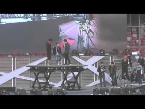 Changmin & Kyuhyun _ Just The Way You Are (Rehearsal with staff)