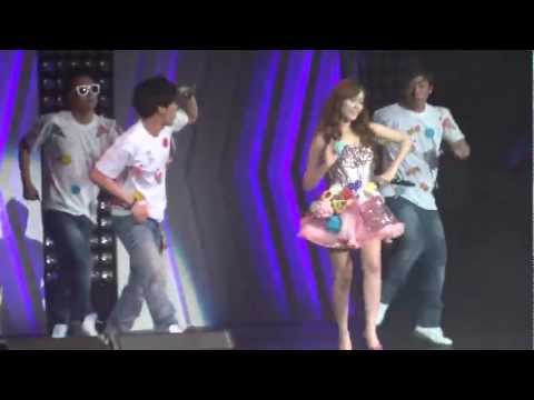 Jessica & Krystal - California Girls (SM Town 2012 LA)