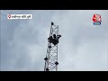 Lakhimpur में पत्नी के मायके जाने से परेशान युवक टावर पर चढ़ा, घंटों चला High Voltage Drama  - 01:31 min - News - Video