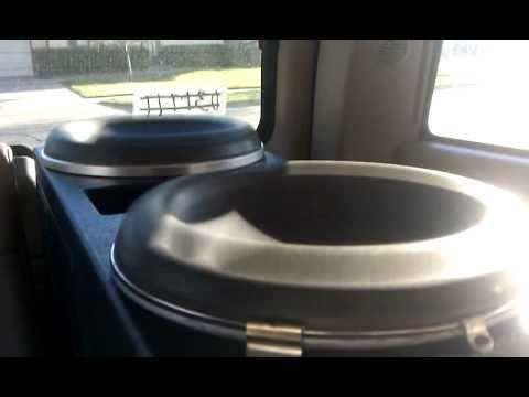 JL AUDIO W7 13.5 on 1000/1 amp playing 20hz - YouTube