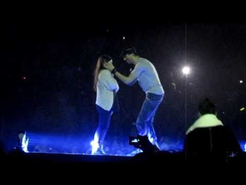 Enrique Iglesias picking Hero Girl and Hero song MEN Arena Manchester, March 24, 2011 Euphoria Tour