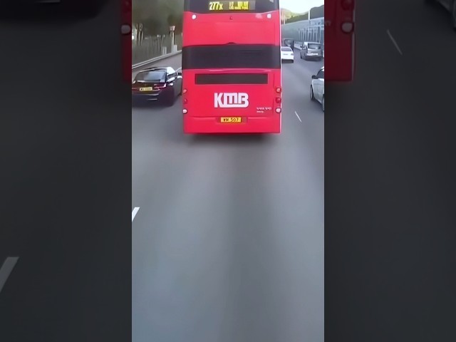 거만한 BMW로부터 버스 구출 작전