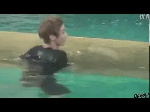 EXO- M Luhan swims and plays in water @ Go all Out Fancam