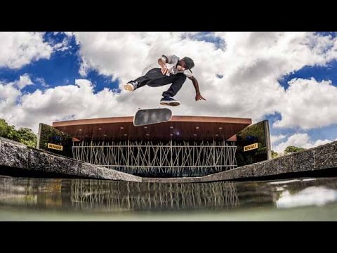 Skating through the streets of Curitiba in Brazil 