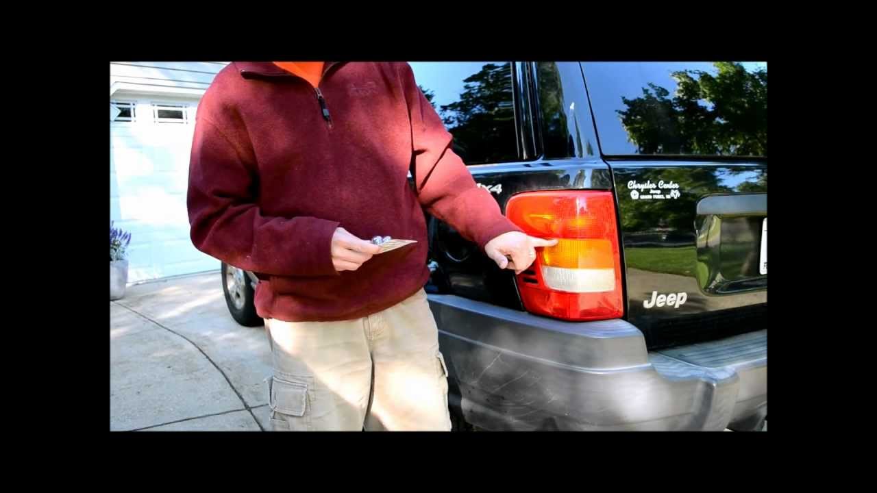 How to change brake light 2004 jeep grand cherokee #5
