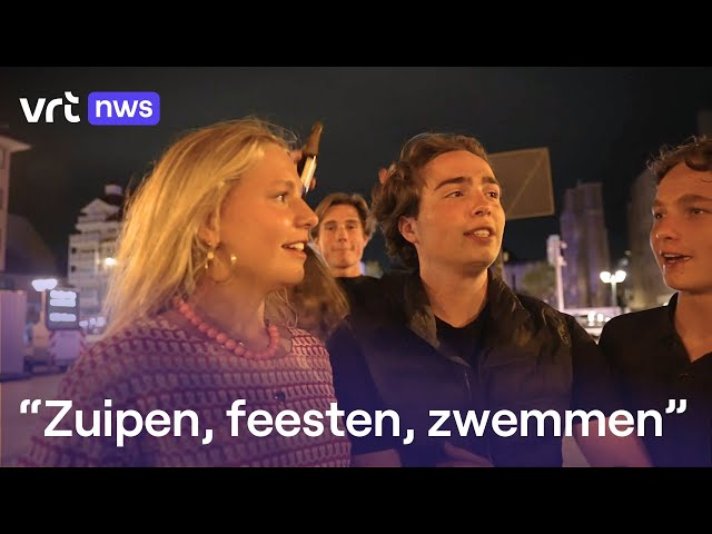 Nederlandse politie houdt feestende jongeren in het oog in Knokke