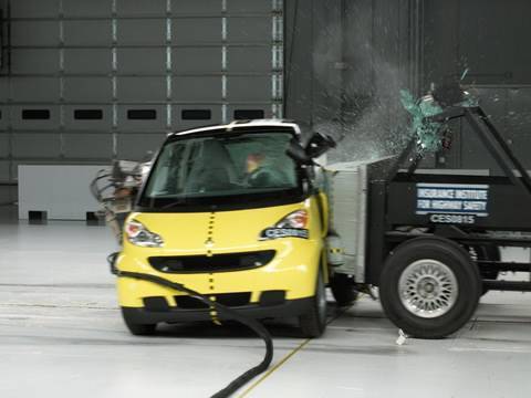 Smart Fortwo Crash Test Video منذ عام 2007