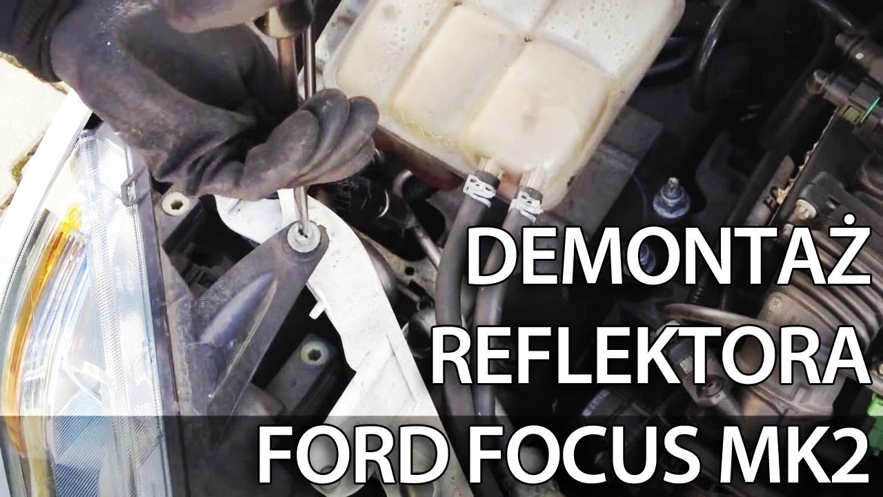 Jak wyciągnąć lampę do wymiany żarówki w Ford Focus MK2
