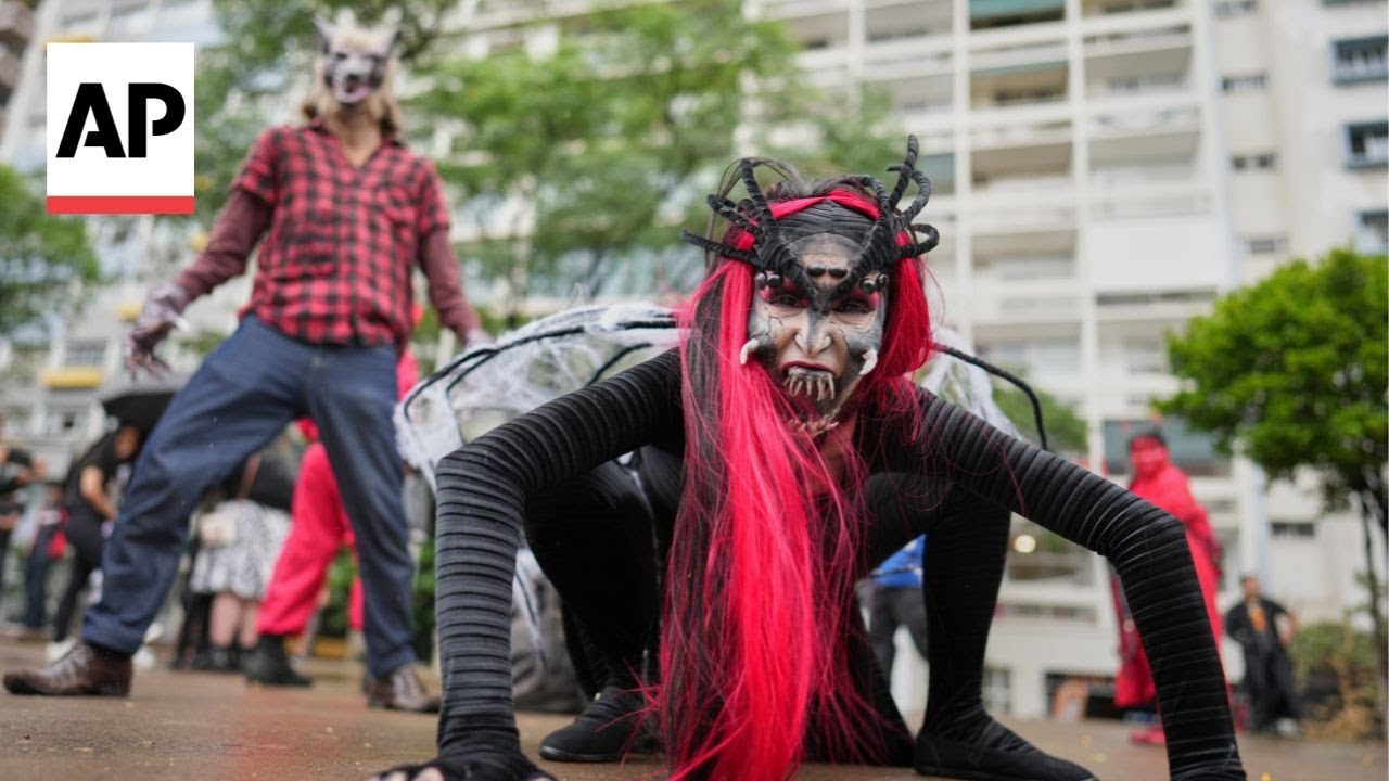 Hundreds march through São Paulo for annual Zombie Walk