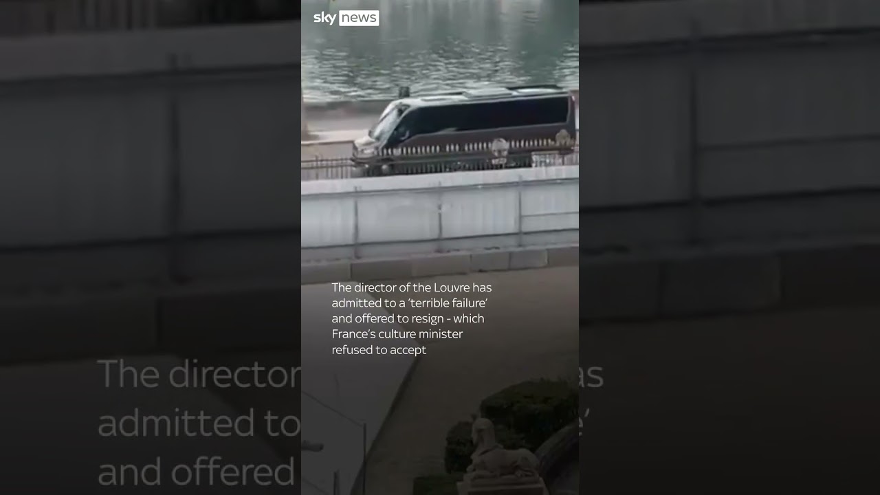 Moment thieves escape Louvre in jewel heist