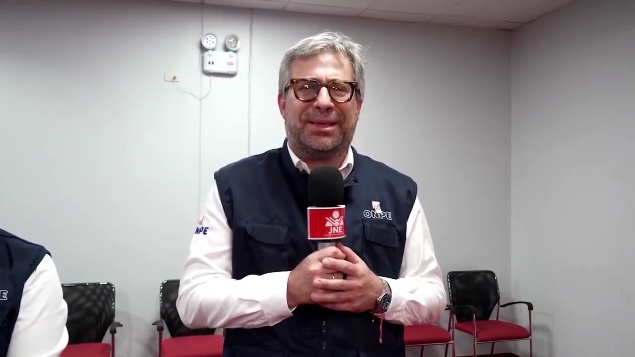 Peru extends voting hours after delays hit election day