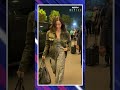 Alia Bhatt Flies Out Of Mumbai, Says Bye To Paps At The Airport - 00:41 min - News - Video