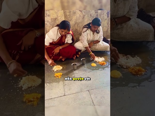 Cách người Ấn Độ ăn bữa ăn truyền thống dưới nền 😲