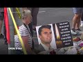 People mourn Charlie Kirk at a memorial set up at Utah Valley University - 01:07 min - News - Video