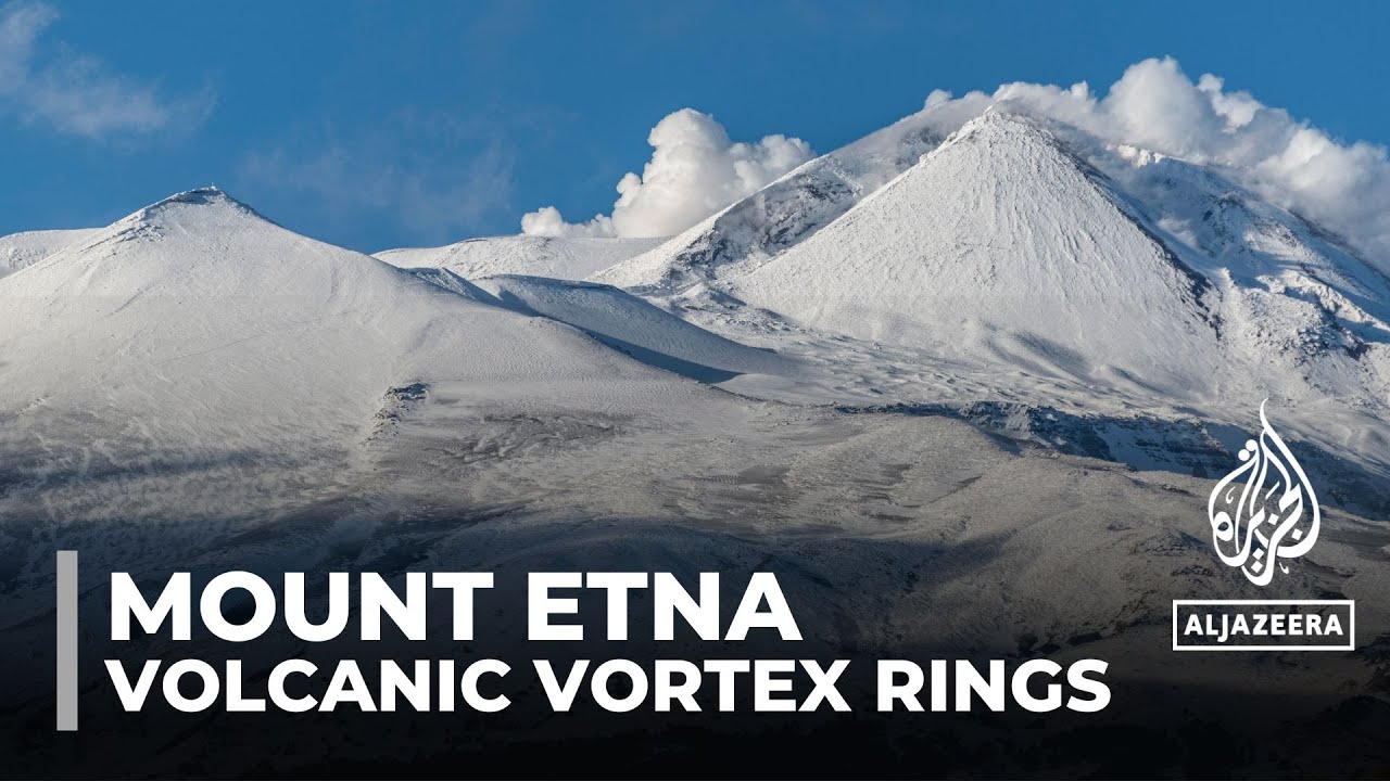 Volcanic vortex rings: Visitors to Mount Etna enjoy smoke rings