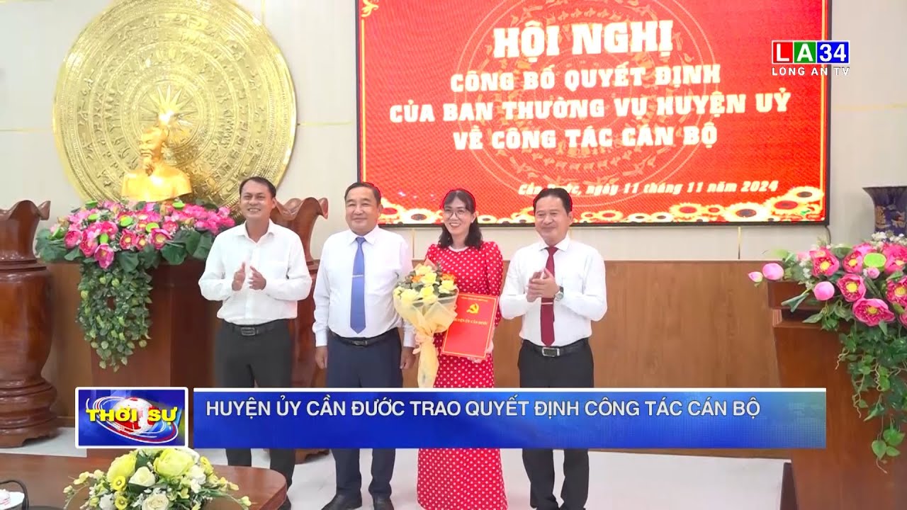 Huyện ủy Cần Đước trao quyết định công tác cán bộ