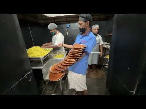 Waiter Stuns Viewers with 16 Plate Dosa Stack in Viral Video Shared by Anand Mahindra" Waiter Stuns Viewers with 16 Plate Dosa Stack in Viral Video Shared by Anand Mahindra"