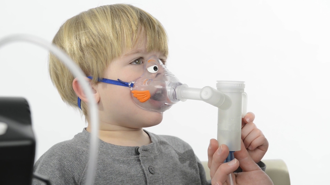 motivo oído barbilla Cómo usar un nebulizador PARI | Children's Hospital Colorado